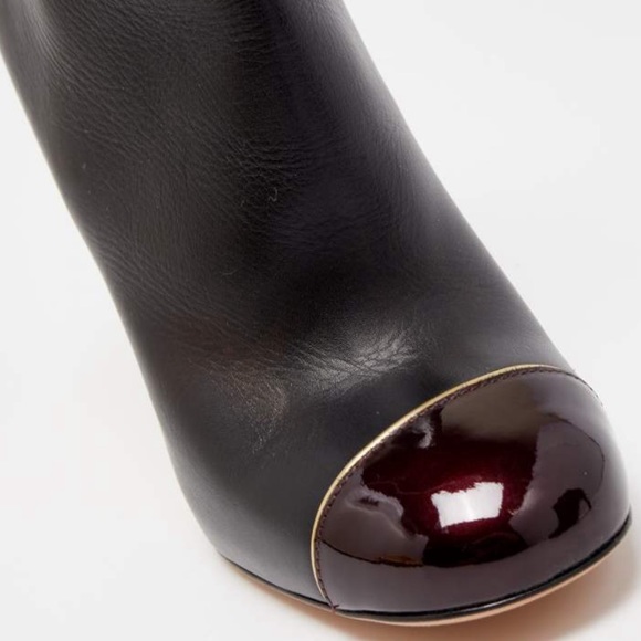 CHANEL ankle boot bootie cap toe black leather gold tone interlocking CC logo - Picture 3 of 8